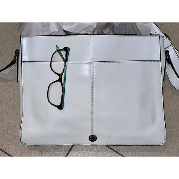 BCBG Maxazria Perforated White Leather Messenger Bag W/Pockets Adjustable Strap - Picture 4 of 12